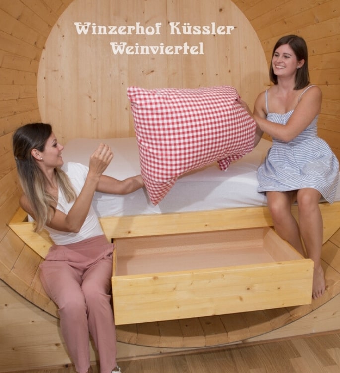 Mädls-Auszeit im Weinfass mit Frühstück